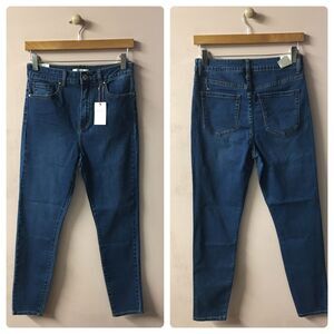 Forever 21 Medium-Dark Wash Blue High Waisted Skinny Jeans Size 28 NWT